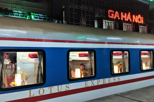 tourist train hanoi to hue - da nang