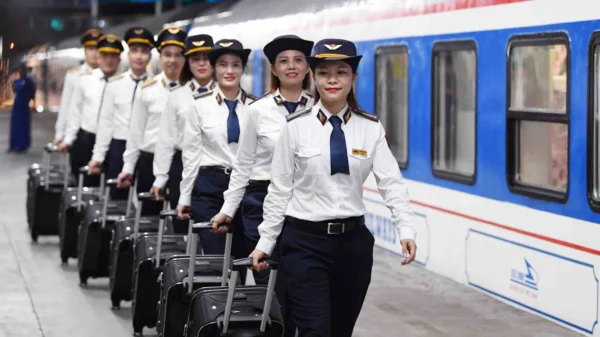 tourist train hanoi to hue - da nang