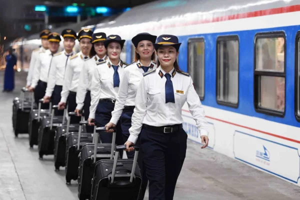 tourist train hanoi to hue - da nang