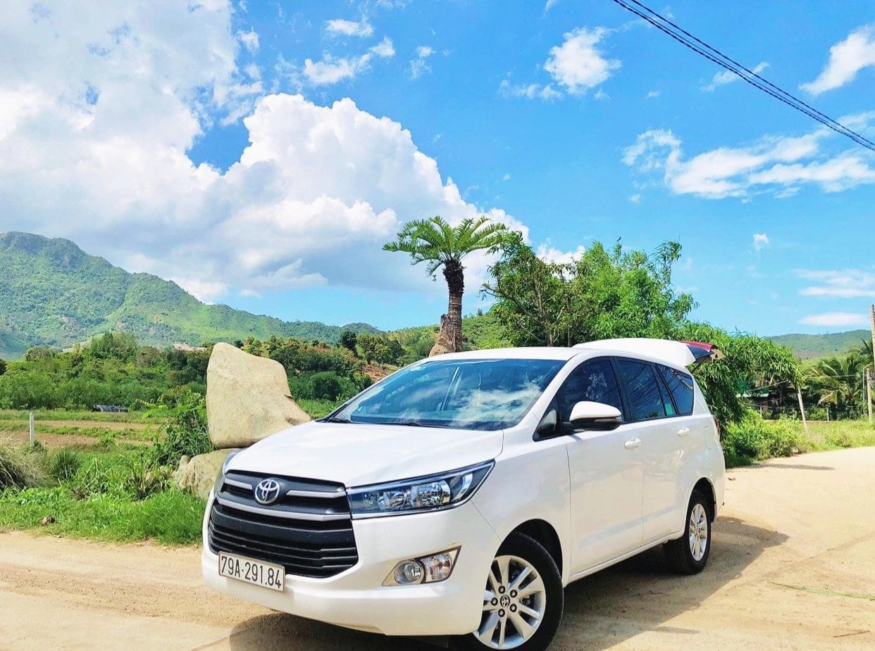 Vietnam car rental service